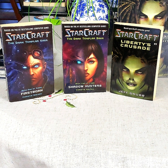 PC StarCraft Game Bundle w/ Strategy Guides, Books, etc. - Picture 4 of 5